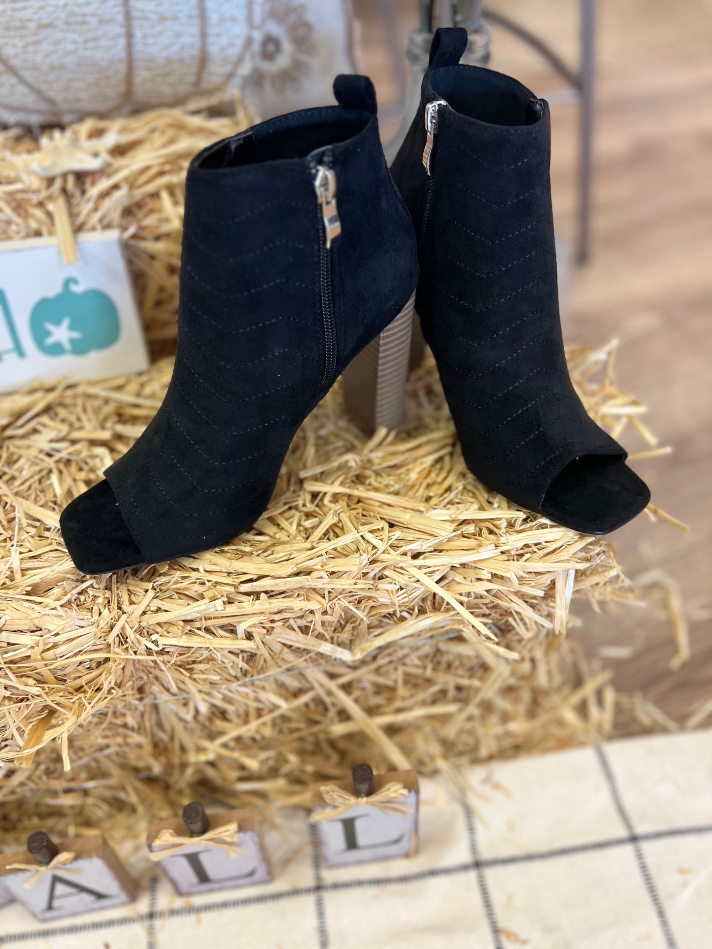 Open Toe Side Cut Shooties