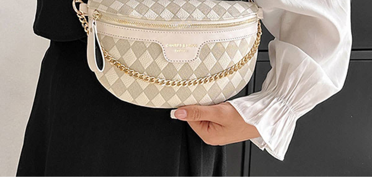 PYRAMID CHECK EVERYDAY HANDBAG