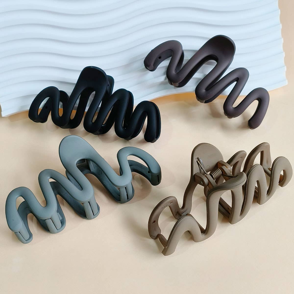 Big wavy hair clips
