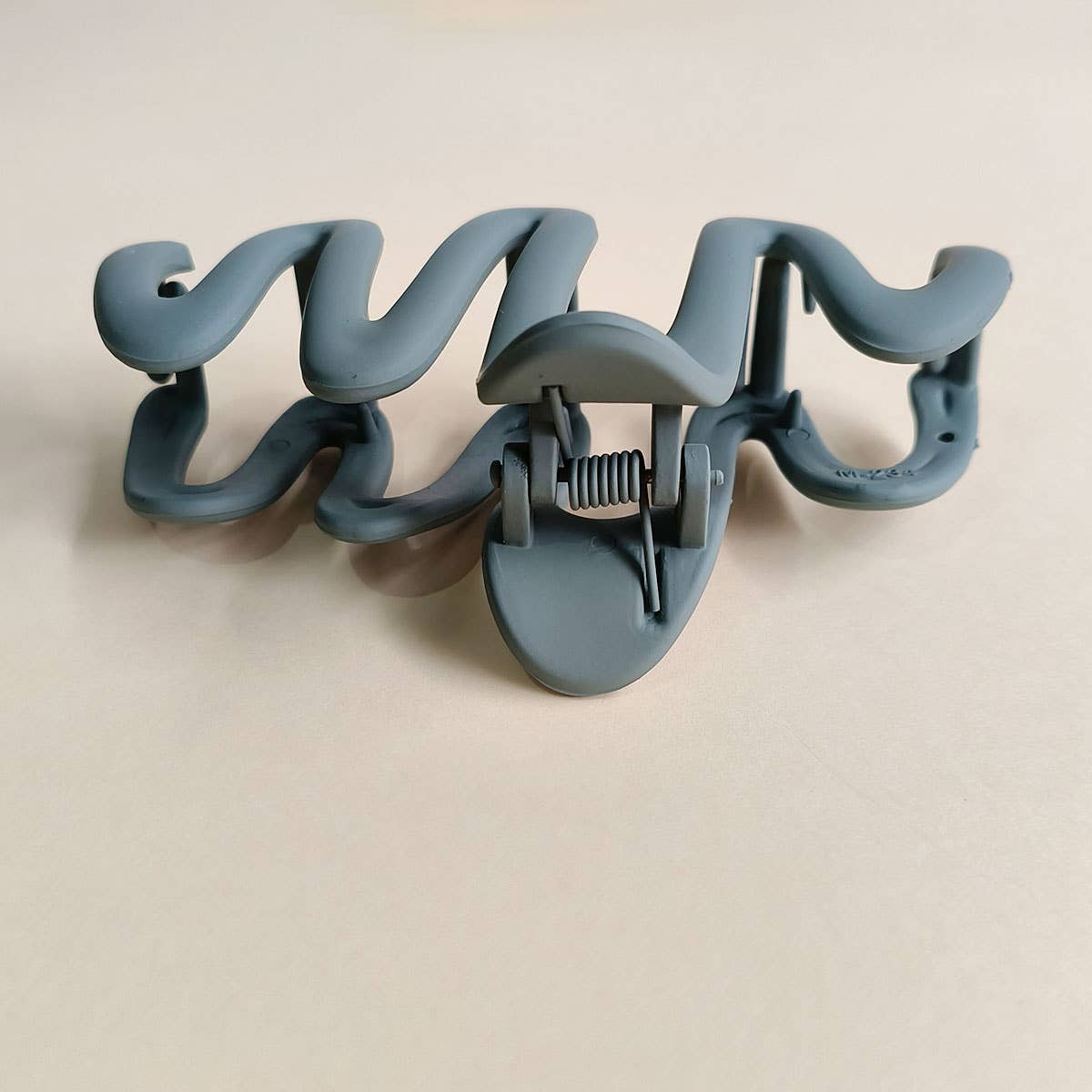 Big wavy hair clips