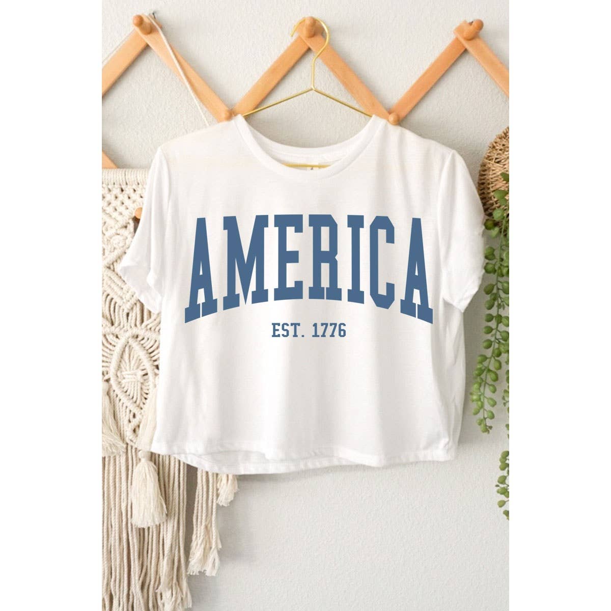 AMERICA EST 1776 GRAPHIC CROP TOP
