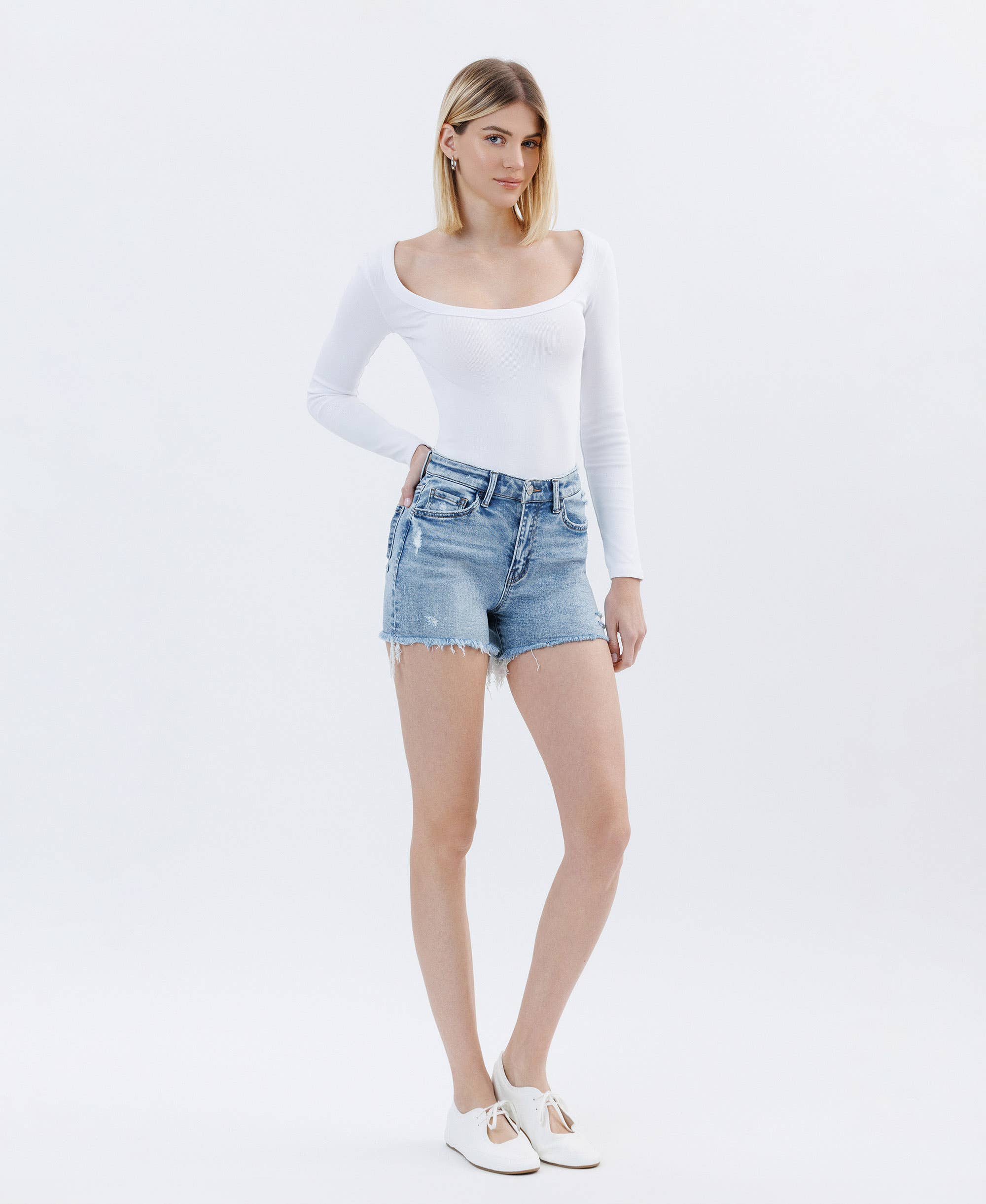 HIGH RISE DISTRESSED REGULAR DENIM SHORTS