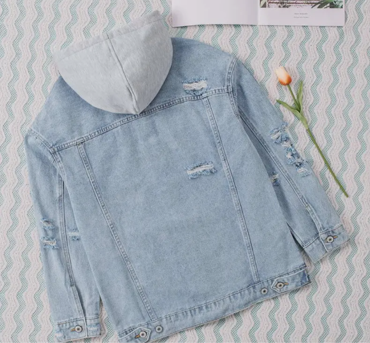 Stylish Hooded Denim Jacket With Ripped Lapels