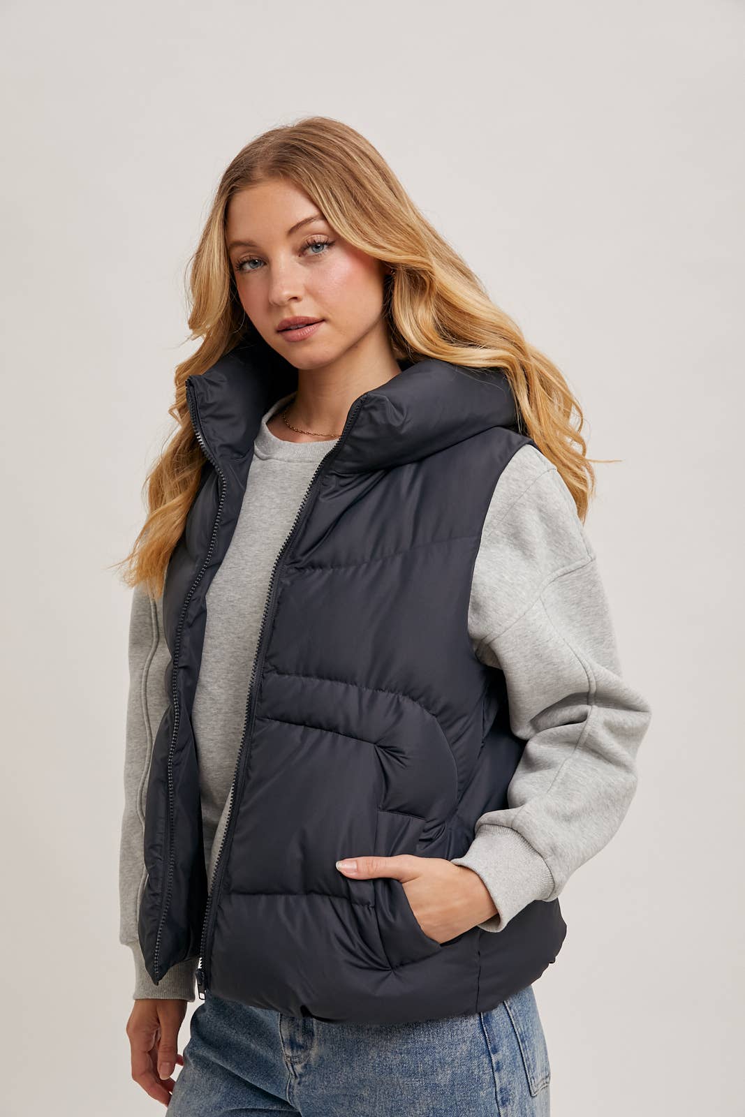 ZIPPER DOWN PUFFER HOODED VEST