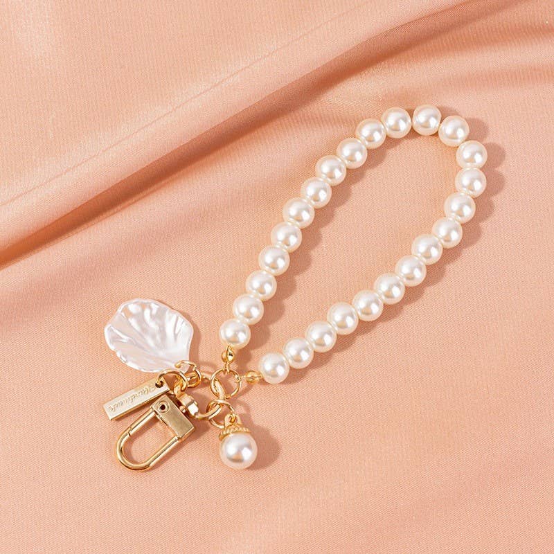 PEARL WRISTLET SEASHELL BAG KEYCHAINS