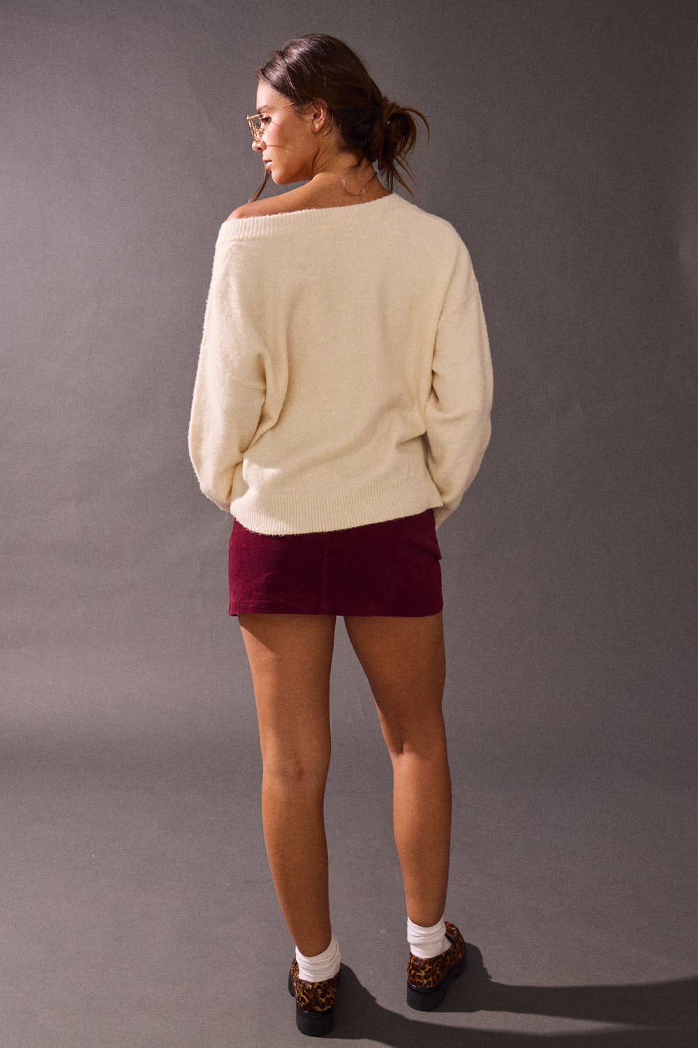 BRUSHED KNIT V-NECK PULLOVER (PRE🤍ORDER)