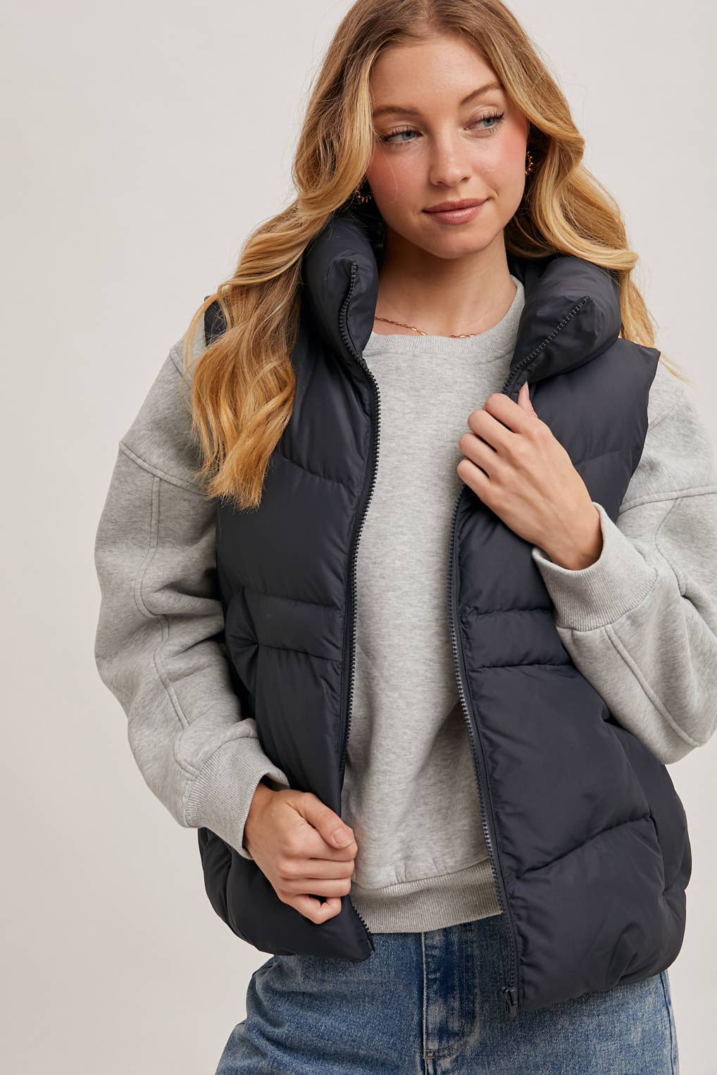 ZIPPER DOWN PUFFER HOODED VEST