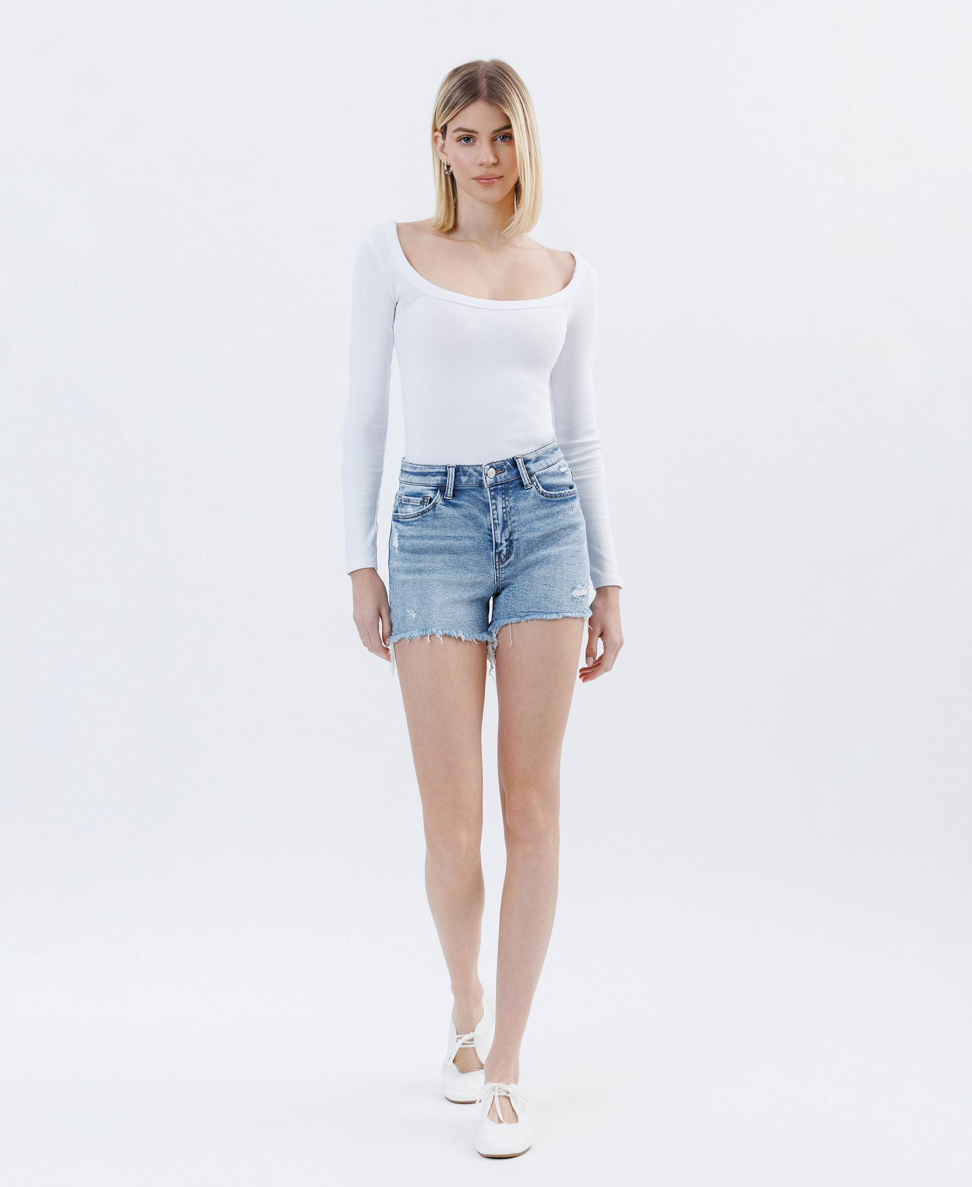 HIGH RISE DISTRESSED REGULAR DENIM SHORTS