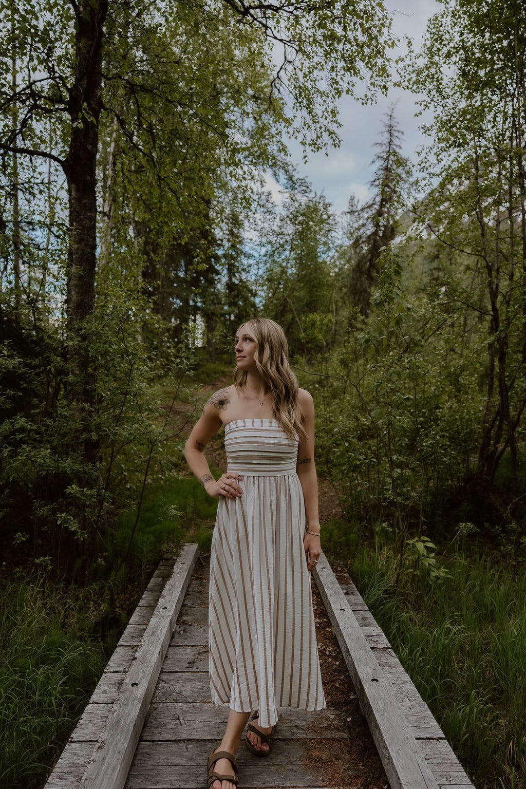 STRIPE PLEATED STRAPLESS LINEN MIDI DRESS