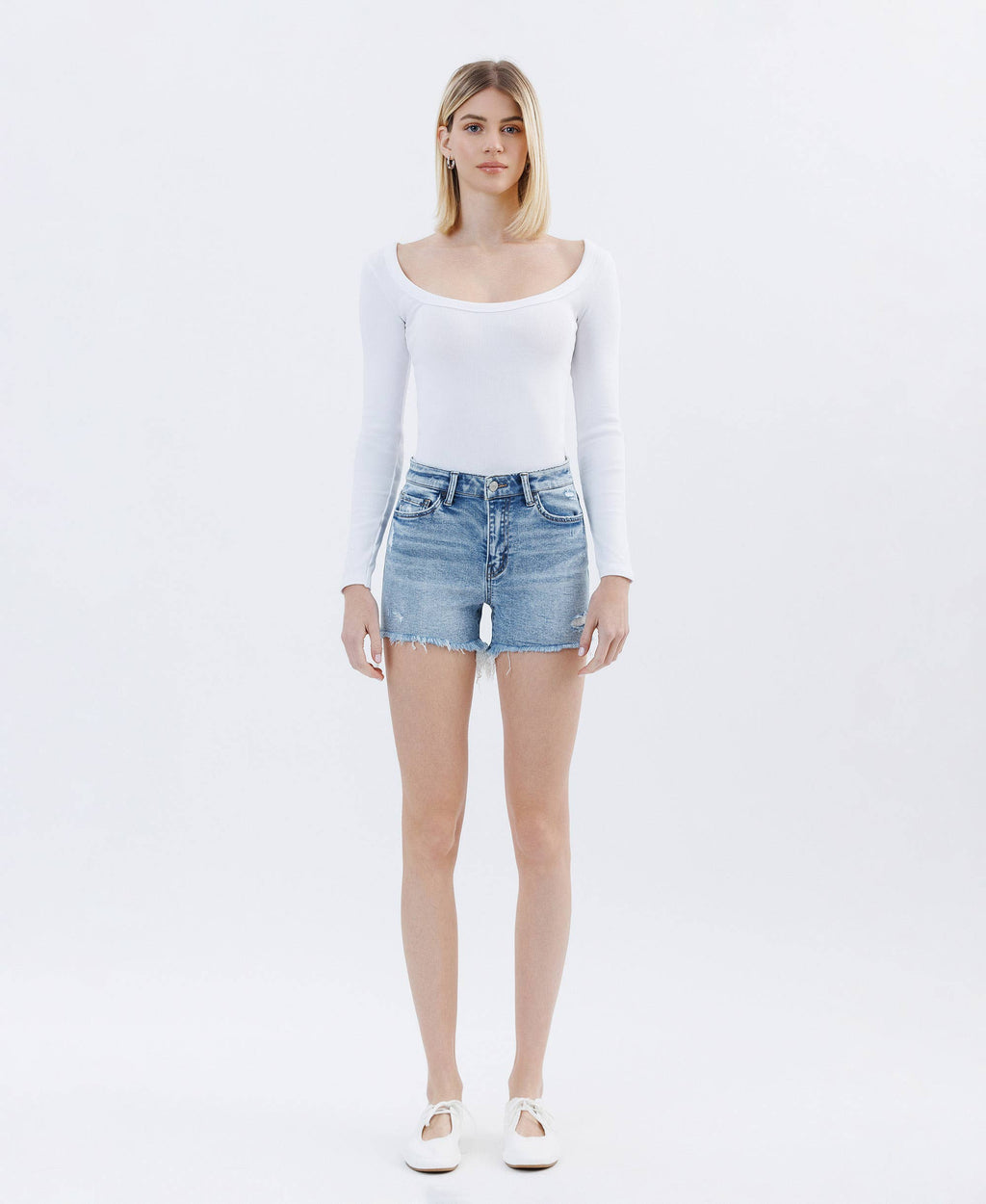 HIGH RISE DISTRESSED REGULAR DENIM SHORTS