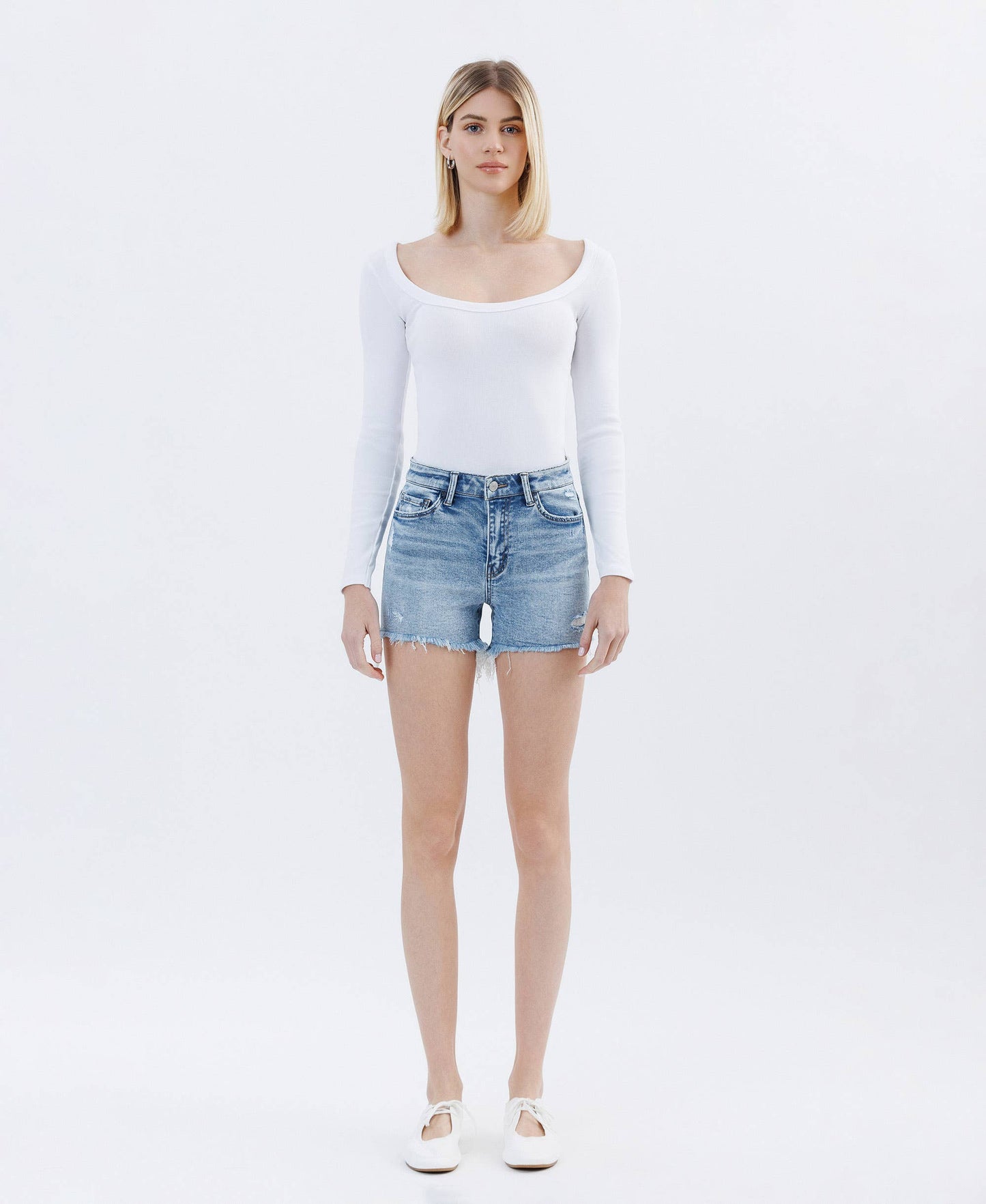 HIGH RISE DISTRESSED REGULAR DENIM SHORTS (PRE🤍ORDER)