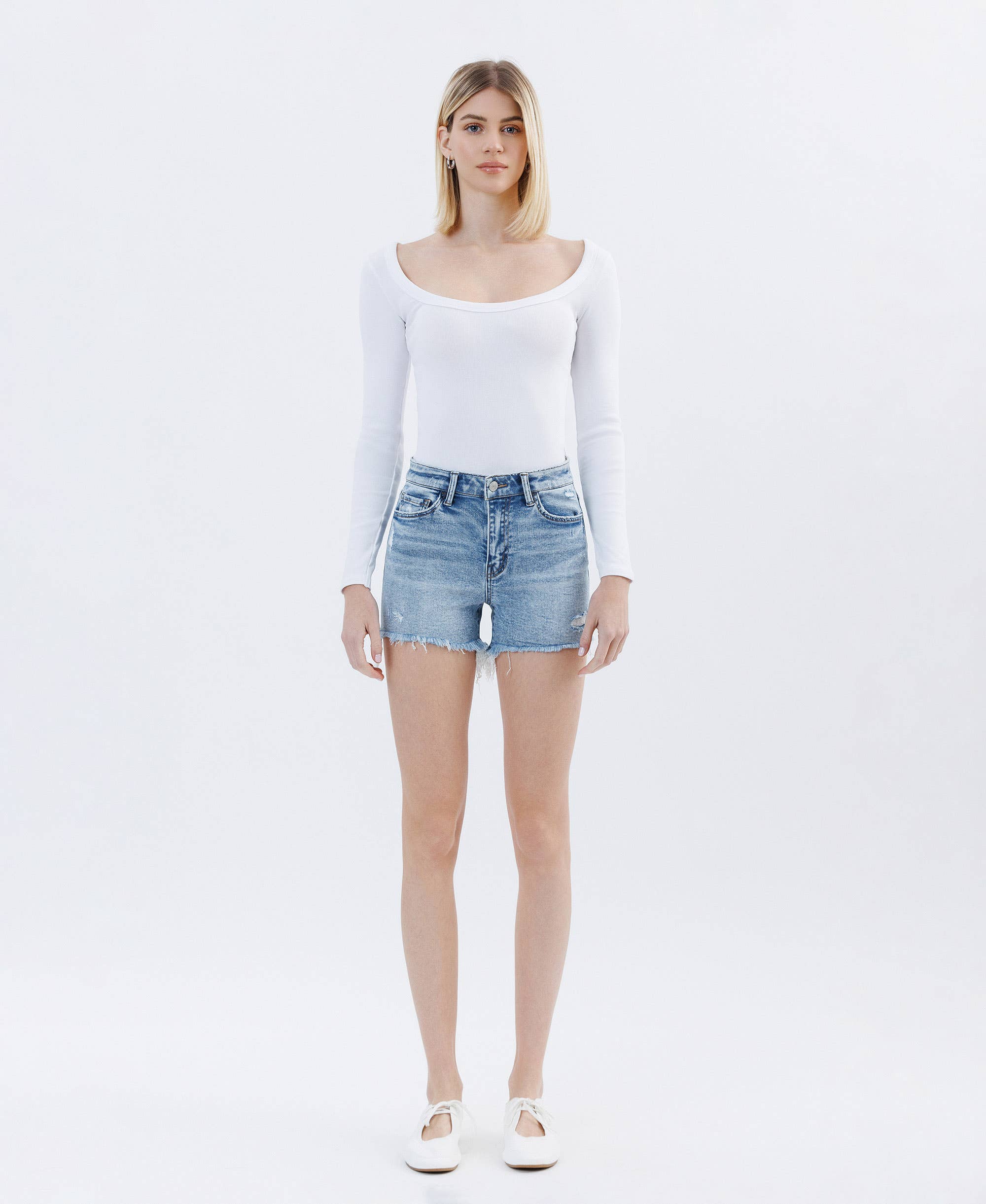 HIGH RISE DISTRESSED REGULAR DENIM SHORTS