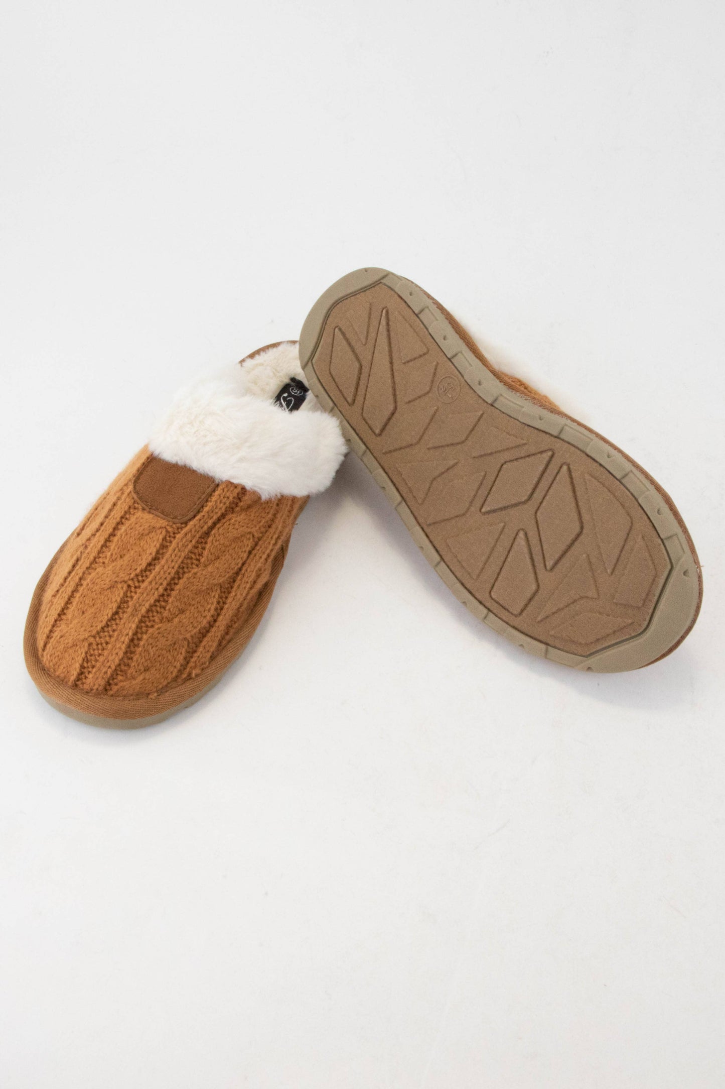 COZY FUR-LINED SLIPPER WITH CABLE KNITTED UPPER