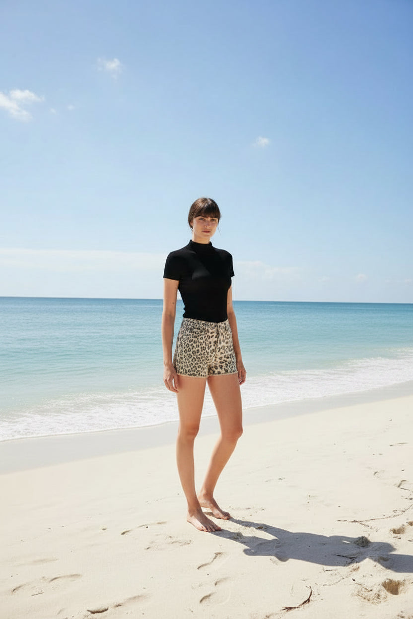 HIGH RISE PRINTED SAND LEOPARD FRAY HEM SHORTS