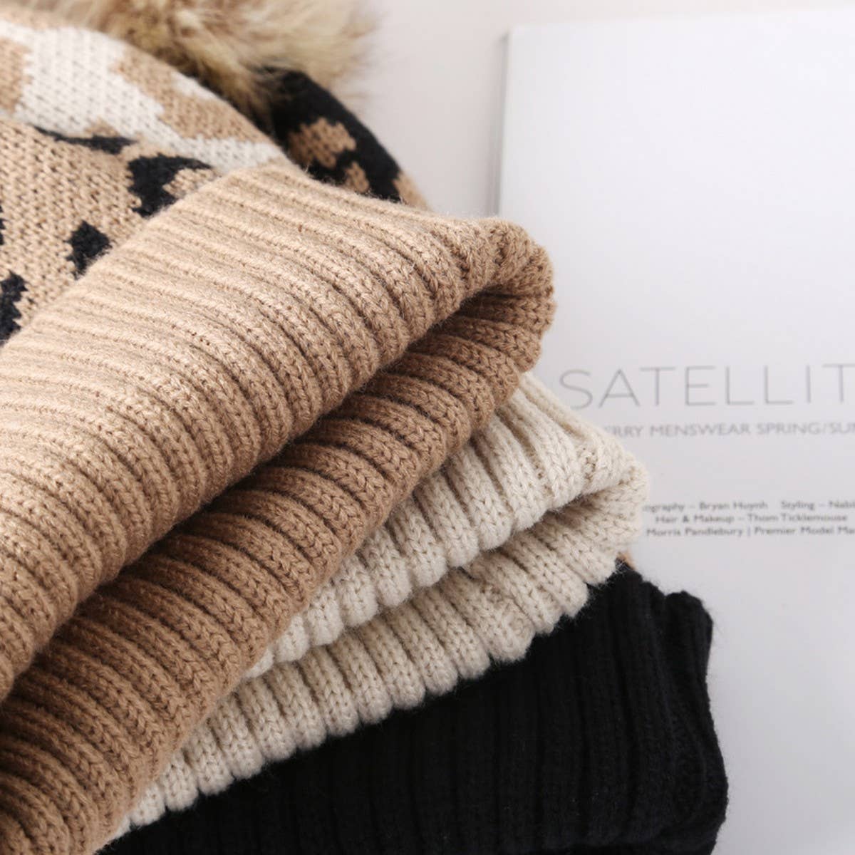 LEOPARD PATTERN KNITTED BEANIE