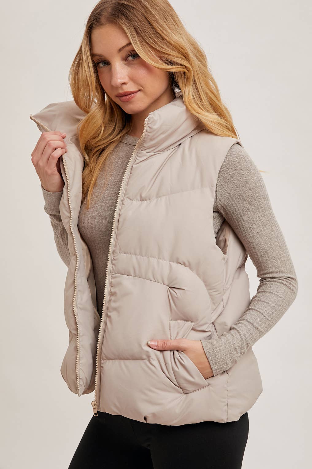 ZIPPER DOWN PUFFER HOODED VEST